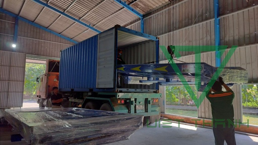 cau-dan-xe-nang-xuat-khau-viet-thanh-lift