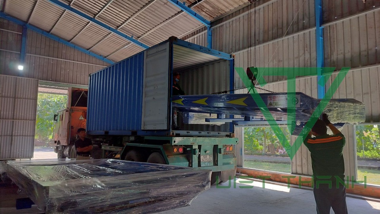 cau-dan-xe-nang-xuat-khau-viet-thanh-lift