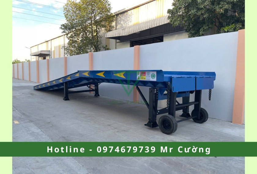 ramp xe nâng, cầu lên cont, cầu xuất nhập container, cầu logistics công nghiệp.